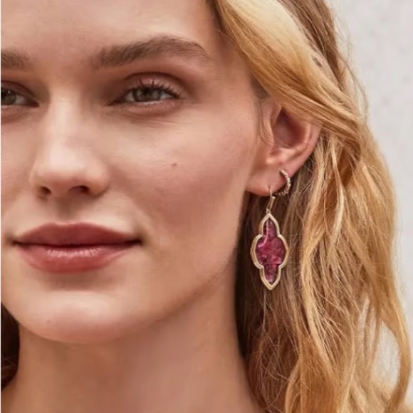 KENDRA SCOTT Abbie Gold Necklace in Burgundy Illusion NWT - Picture 2 of 5